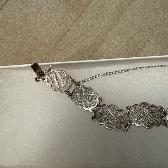 Antique sterling silver filigree bracelet with safety chain - Picture 4 of 8